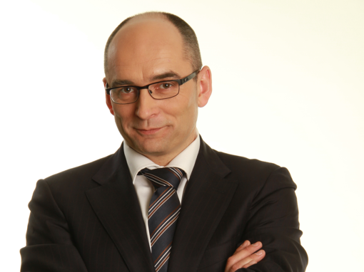 SCHIESZLER TAMÁS