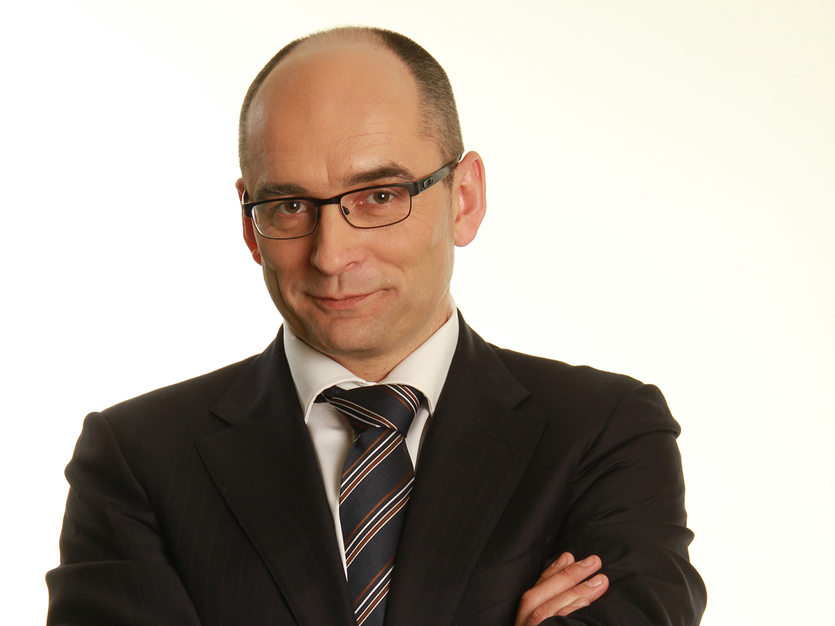 SCHIESZLER TAMÁS